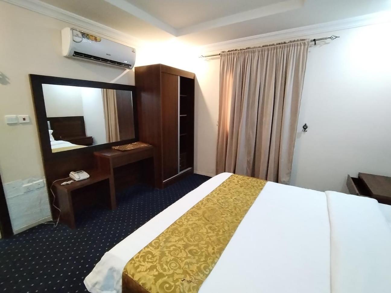 فندق الفرسان المتحدة فرع الفيصلية Aparthotel Jeddah Exterior photo