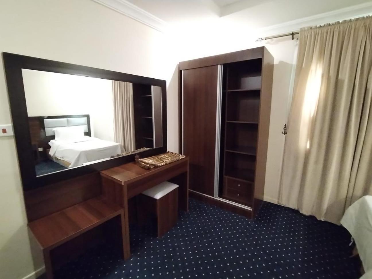 فندق الفرسان المتحدة فرع الفيصلية Aparthotel Jeddah Exterior photo